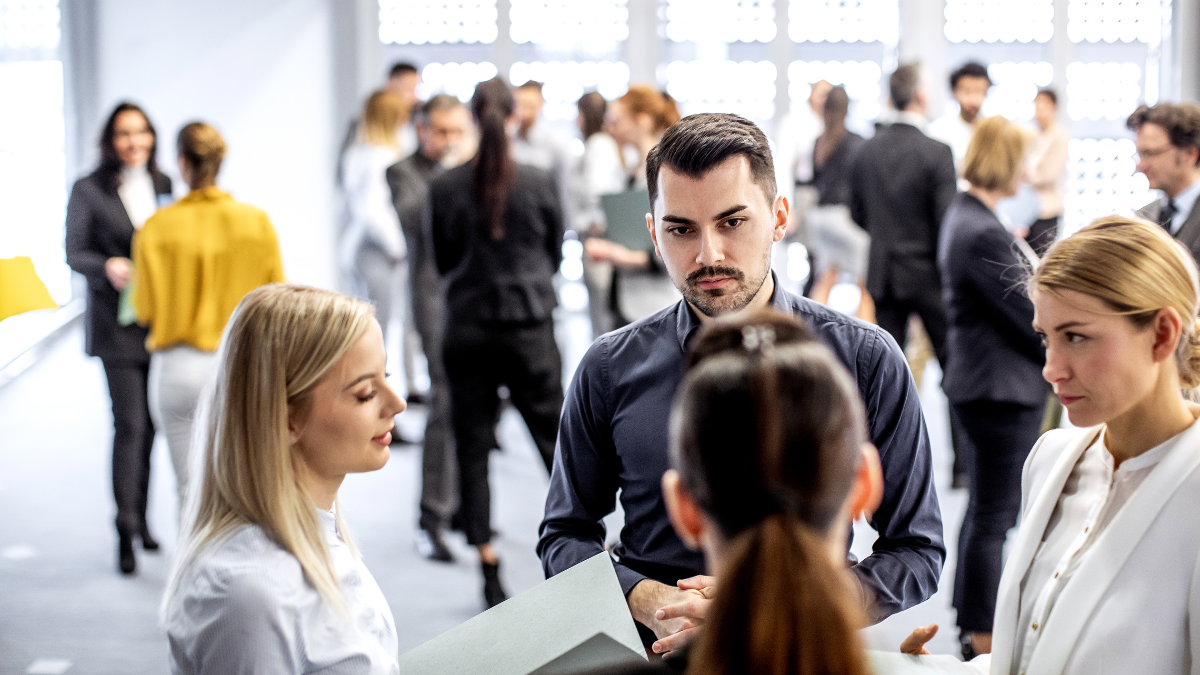 AI in Events enhancing professional networking and attendee engagement at business events