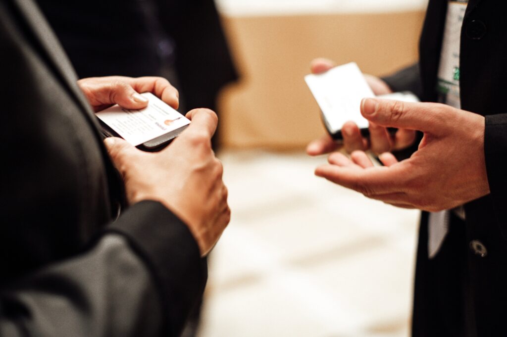 close-up-of-two-business-professionals-exchanging-nfc-business-cards-during-a-networking-event