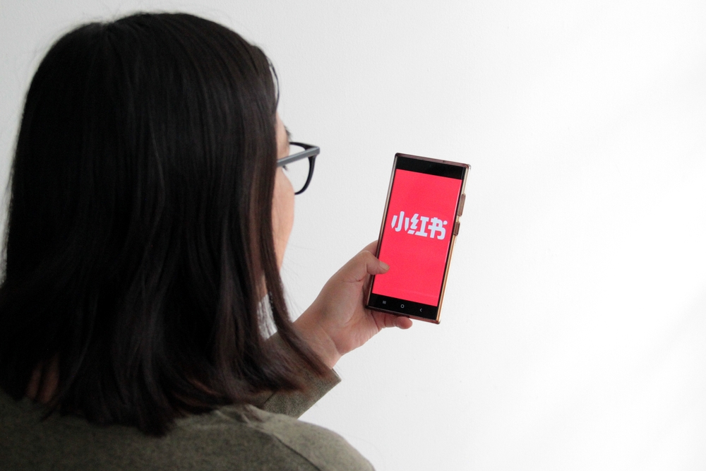 Woman scrolling on Xiaohongshu